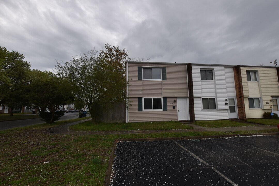 1284 Green Cedar Ln in Virginia Beach, VA - Building Photo