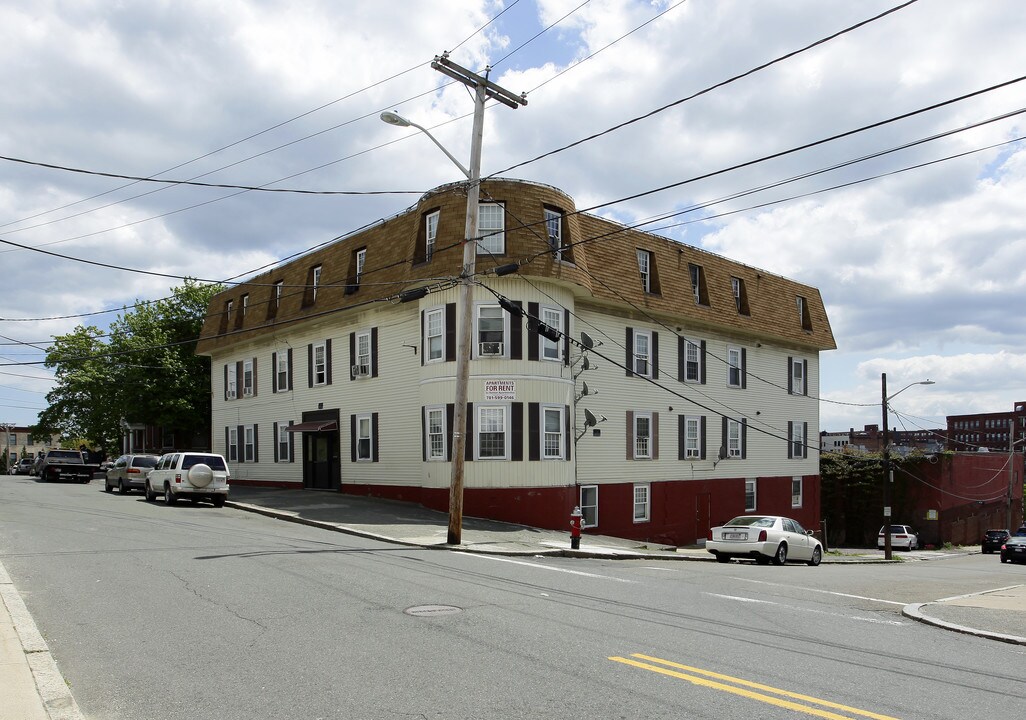 30 High St in Lynn, MA - Foto de edificio
