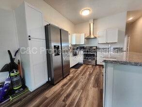 170 N Gale Hill Ave in Lindsay, CA - Building Photo - Building Photo