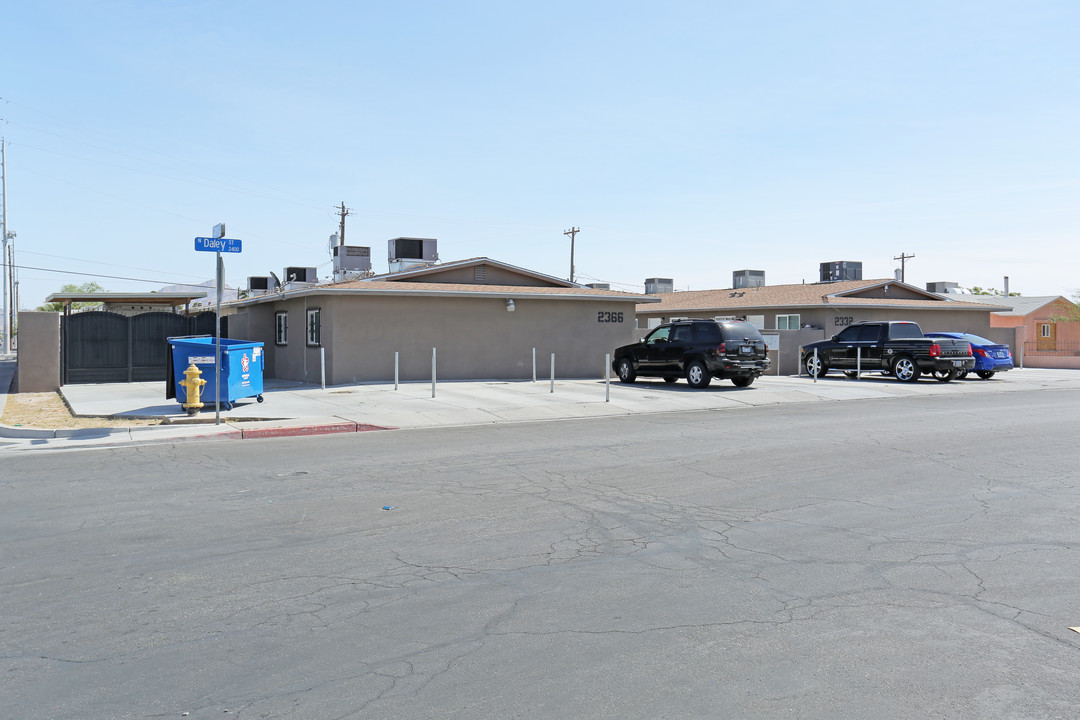 2332-2366 Daley St in North Las Vegas, NV - Building Photo