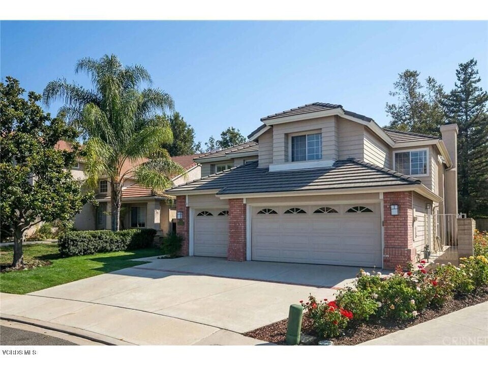5061 Blackpool Ave in Oak Park, CA - Building Photo