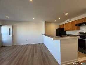 69 Cove Rd in Stamford, CT - Building Photo - Building Photo