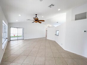 252 Moccasin Trail W in Jupiter, FL - Building Photo - Building Photo