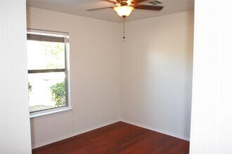 185 Myrtle St in Kyle, TX - Building Photo - Building Photo