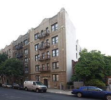 31-23 32nd St in Astoria, NY - Building Photo