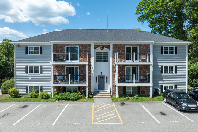 Plymouth Colony Condominiums in Plymouth, MA - Building Photo - Building Photo