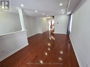 89 Matthew Boyd Crescent in Newmarket, ON - Building Photo - Building Photo