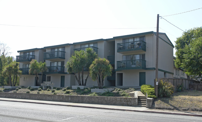 Creekside Terrace Apartments in El Sobrante, CA - Building Photo - Building Photo