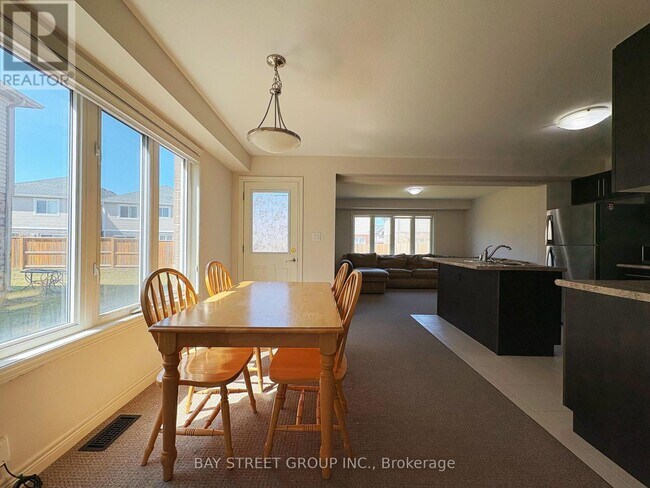 30 Elderberry Rd in Grimsby, ON - Building Photo - Building Photo