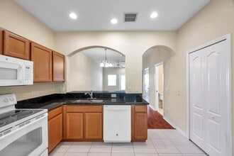 31240 Claridge Pl in Wesley Chapel, FL - Foto de edificio - Building Photo