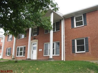 49 Brighton Way in Clayton, MO - Foto de edificio