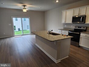 69 Cramsford St in Falling Waters, WV - Building Photo - Building Photo