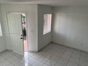 631 NW 82nd Ave in Miami, FL - Building Photo - Building Photo