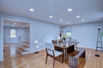 204 Trout Brook Dr in West Hartford, CT - Building Photo - Building Photo