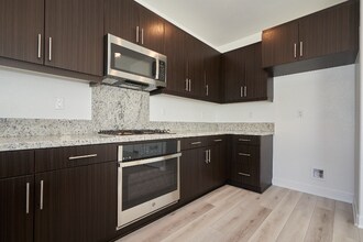 389 Havasu Wy in Rialto, CA - Foto de edificio - Building Photo