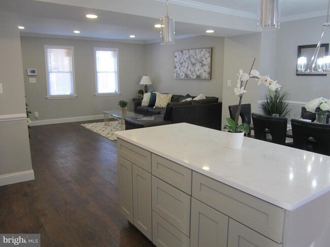 property at 1018 N Augusta Ave