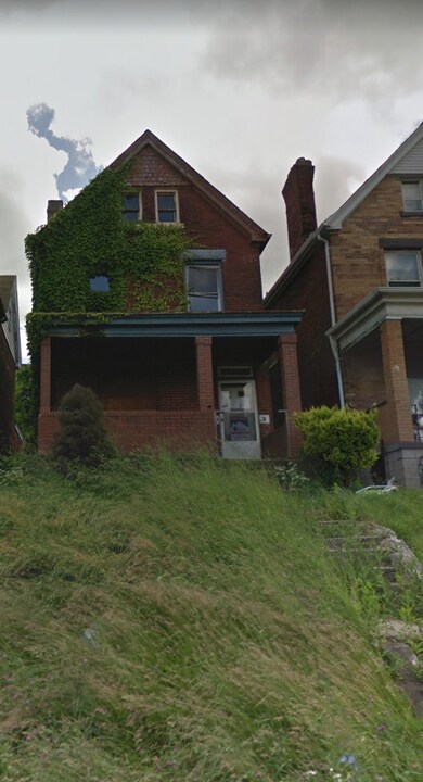 324 Moore Ave in Pittsburgh, PA - Building Photo