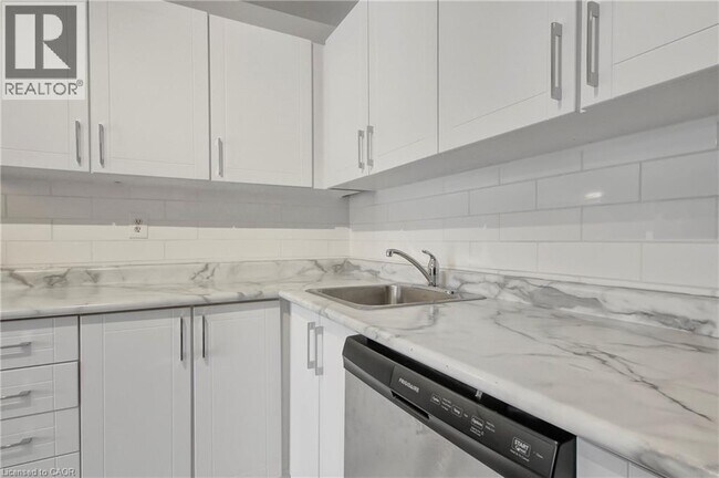 6530 Glen Erin Dr in Mississauga, ON - Building Photo - Building Photo