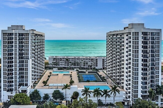 525 N Ocean Blvd in Pompano Beach, FL - Foto de edificio - Building Photo