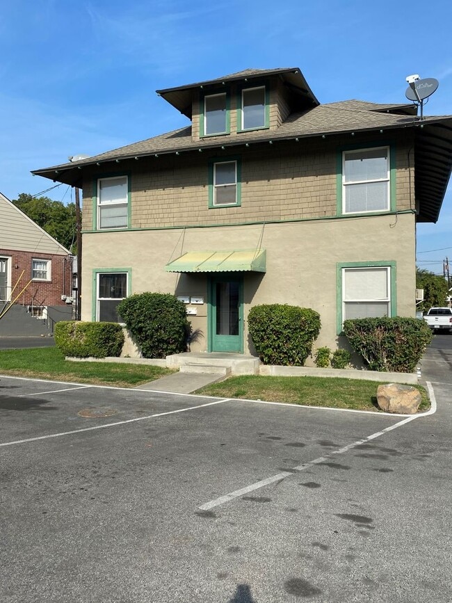 property at 1205 W Yakima Ave