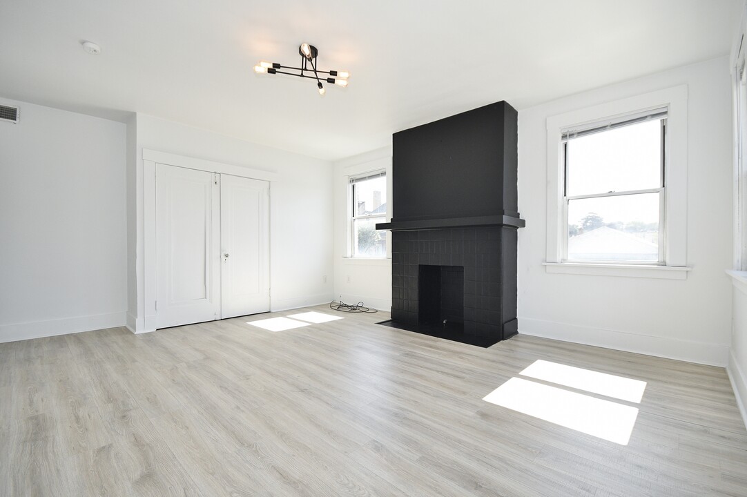 2017 West St, Unit 2 in Munhall, PA - Foto de edificio