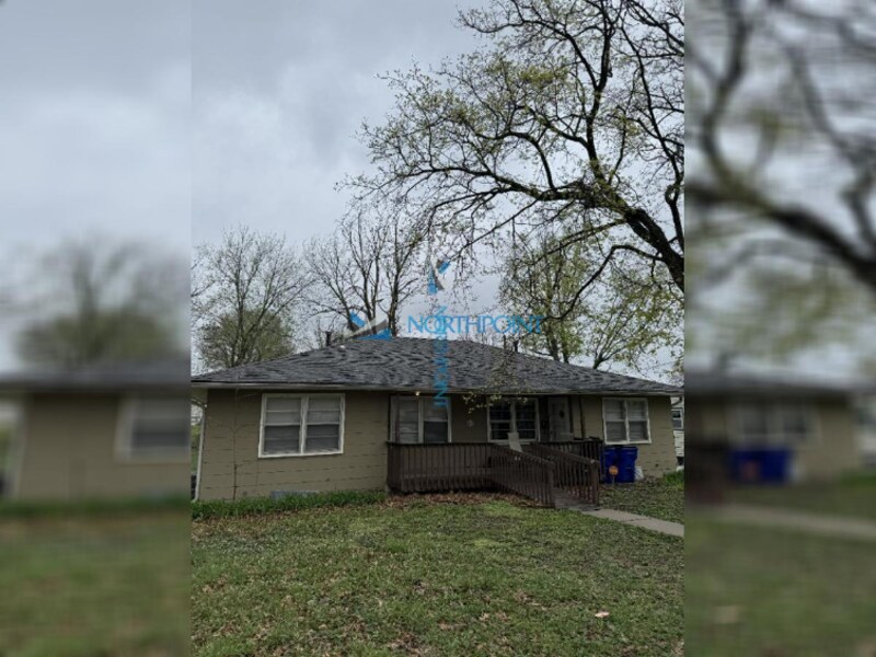 1702 SW McArthur St in Blue Springs, MO - Foto de edificio
