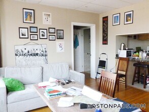 879 Beacon St in Boston, MA - Foto de edificio - Building Photo