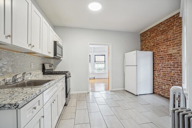 93 Monticello Ave in Jersey City, NJ - Building Photo - Building Photo