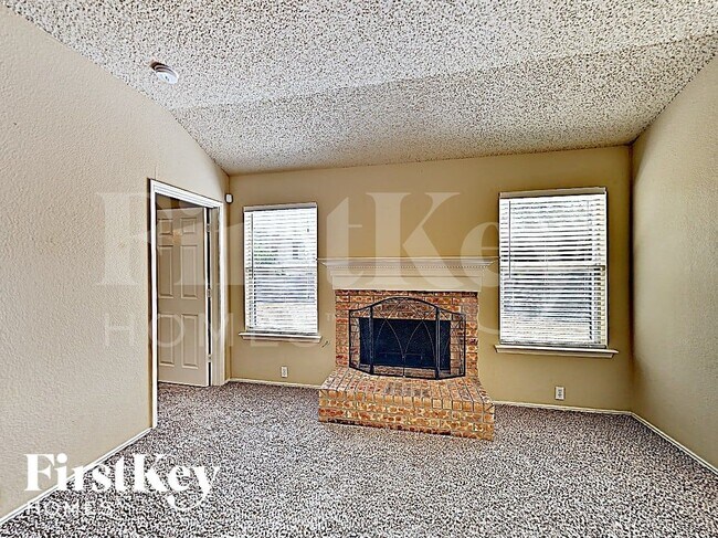 208 Amber Ridge Dr in Arlington, TX - Foto de edificio - Building Photo