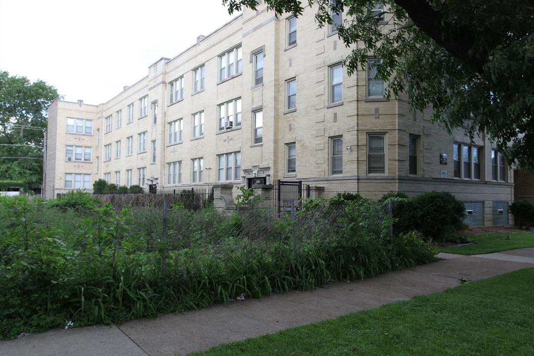 6820 S Michigan Ave in Chicago, IL - Building Photo