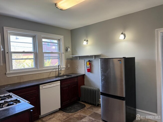 312 N 3rd Ave in Highland Park, NJ - Building Photo - Building Photo