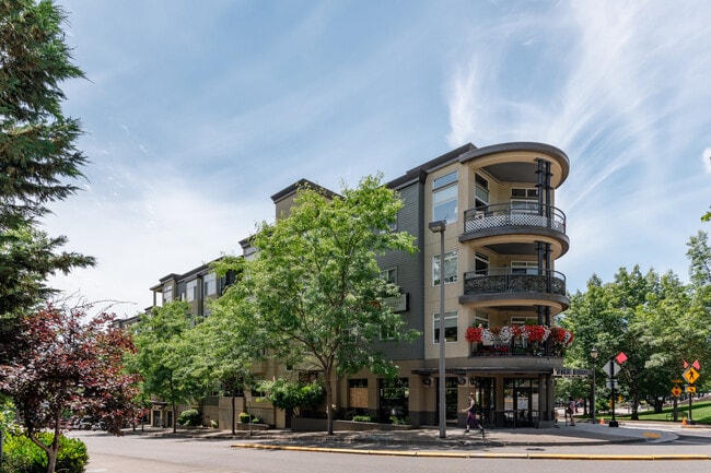 Borgata Apartments in Bellevue, WA - Foto de edificio - Building Photo
