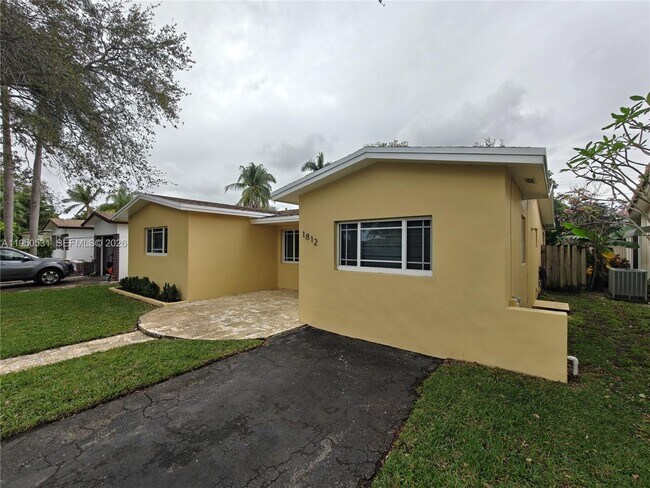 1812 N 40th Ave in Hollywood, FL - Building Photo - Building Photo