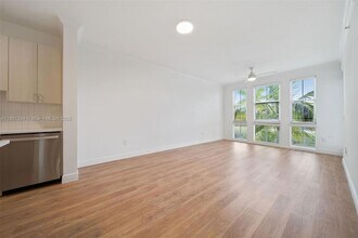 10170 SW 7th St, Unit 22-311 in Pembroke Pines, FL - Building Photo - Building Photo