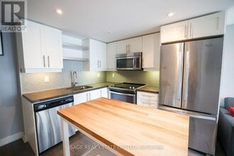 525 Adelaide St W in Toronto, ON - Building Photo - Building Photo