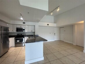 4370 NW 107th Ave in Doral, FL - Building Photo - Building Photo