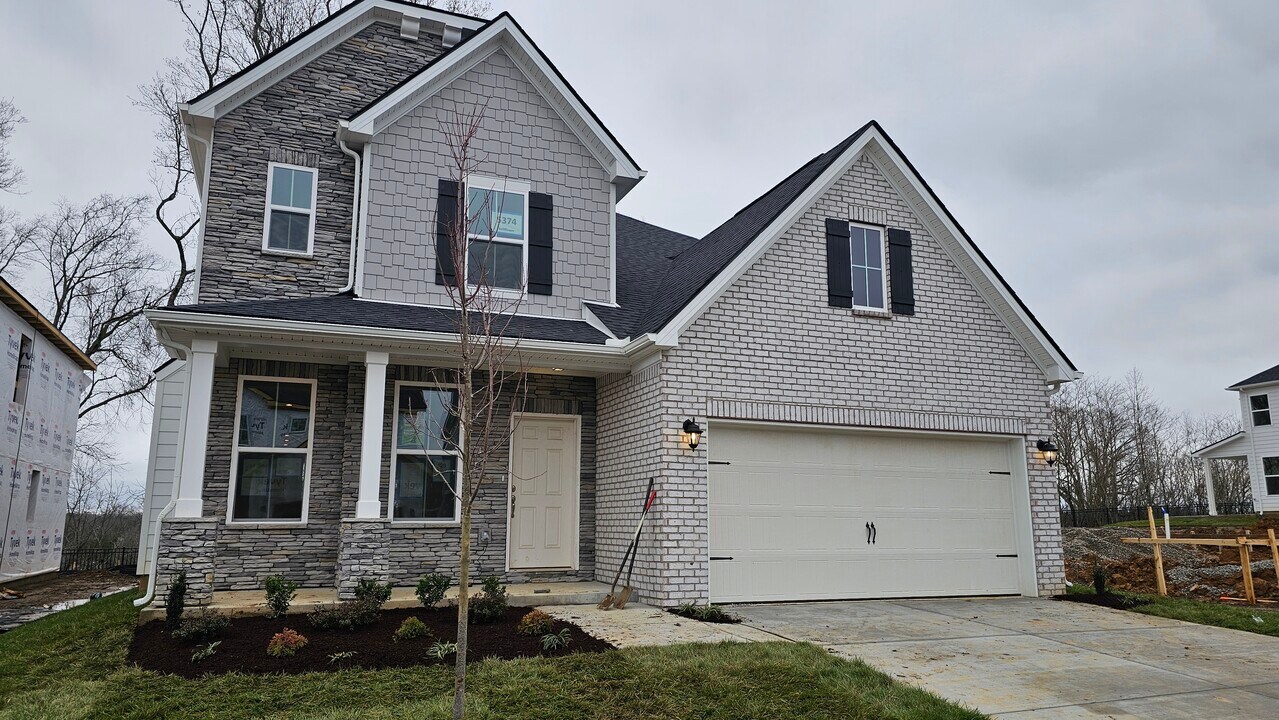 5374 Bellflower Hls in Hermitage, TN - Foto de edificio