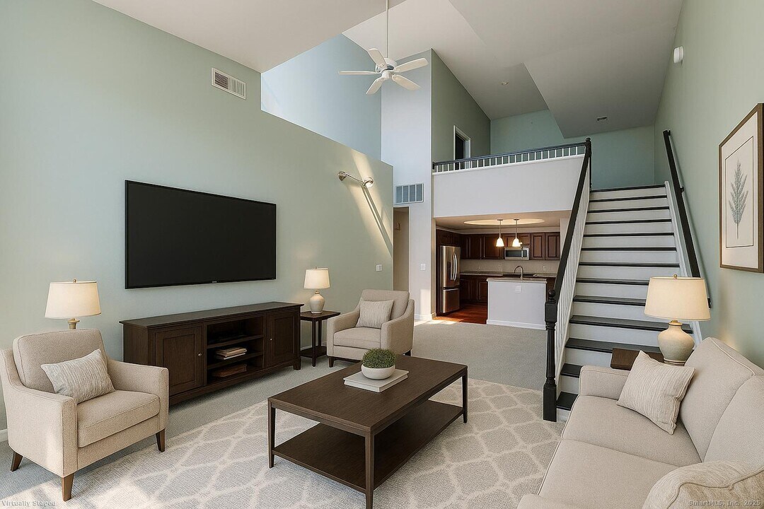 850 E Main St in Stamford, CT - Foto de edificio