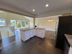 25207 37th Pl S in Kent, WA - Building Photo - Building Photo