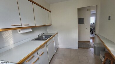 2467 NJ-10 in Morris Plains, NJ - Foto de edificio - Building Photo