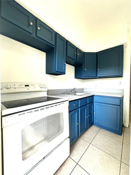 146 NW 40th Ct-Unit -1 in Oakland Park, FL - Building Photo