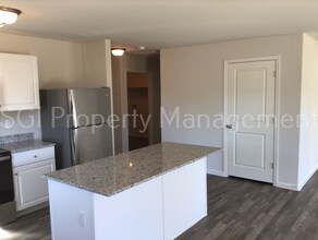 2364 N Sand Hills Ct in Casa Grande, AZ - Building Photo - Building Photo