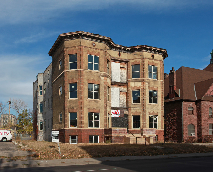 628 E Franklin Ave in Minneapolis, MN - Building Photo