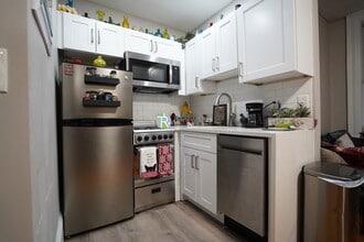 1455 Beacon St in Brookline, MA - Foto de edificio - Building Photo