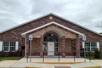 Greenbriar Apartments in Paris, TX - Building Photo - Building Photo