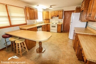 2429 Hobbs Dr in Manhattan, KS - Building Photo - Building Photo