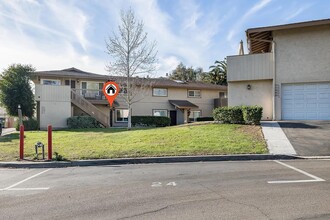 8006 Calle Fanita in Santee, CA - Foto de edificio - Building Photo