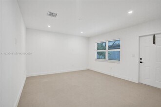922 NW 4th Ave in Fort Lauderdale, FL - Building Photo - Building Photo