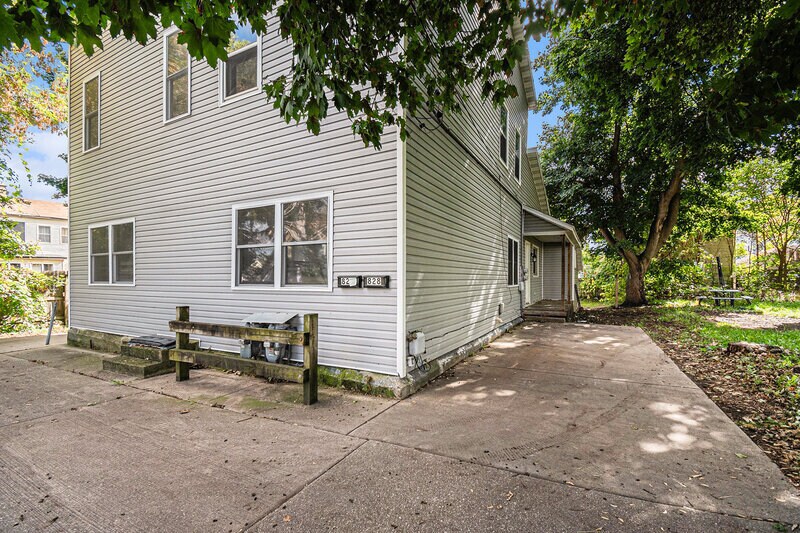 828 4th St NW in Grand Rapids, MI - Building Photo
