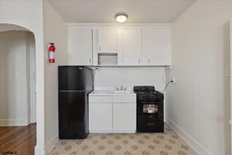 33 S Iowa Ave in Atlantic City, NJ - Building Photo - Building Photo